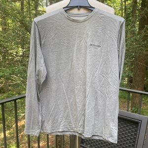 Columbia light gray used pilly logo long sleeved top, sz. L